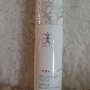 Arbonne Re9 Advanced Brightening serum New